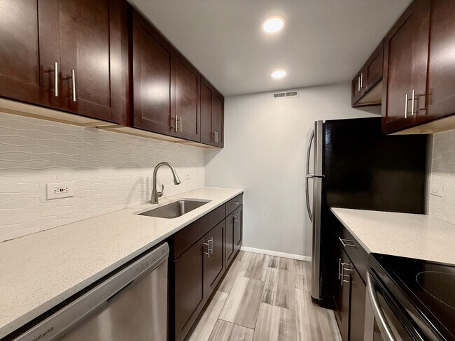 Building Photo - 3852 N Parkway Dr