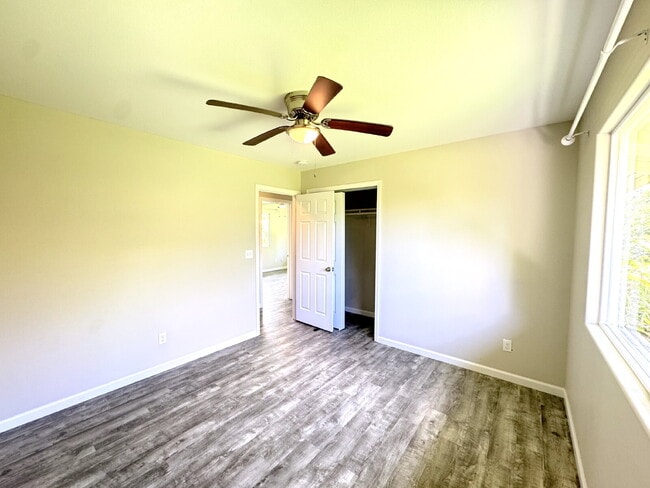 Building Photo - "Charming 3-Bedroom Retreat with 2 Full Baths in Keaau's Tranquil Paradise!"