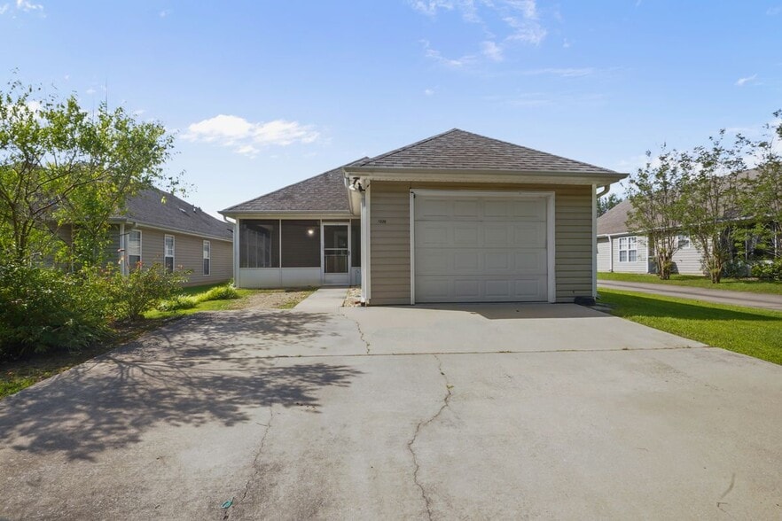 Building Photo - 1220 Village Trail