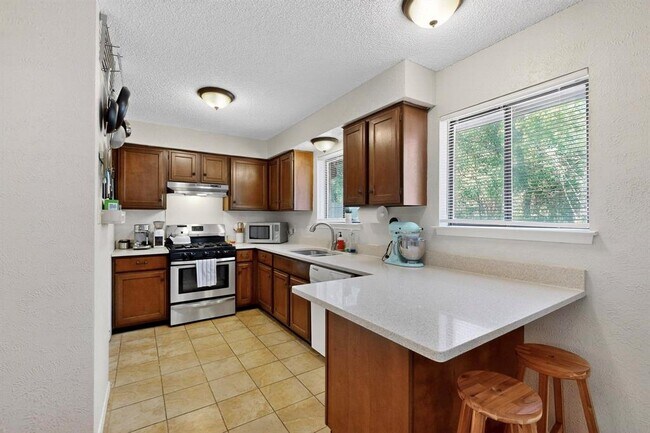Building Photo - 7304 Eganhill Dr