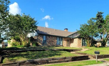Building Photo - 403 Woodhollow Dr
