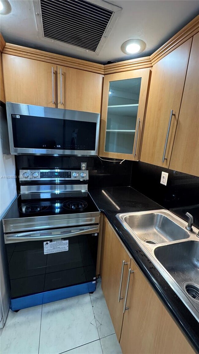 Building Photo - 145 SE 25th Rd