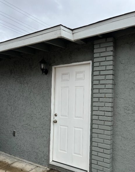 Building Photo - 21629 Cottonwood Ave