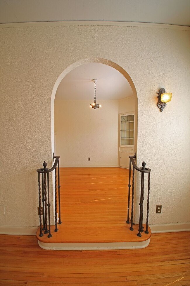 Primary Photo - 2806 Xerxes Ave S