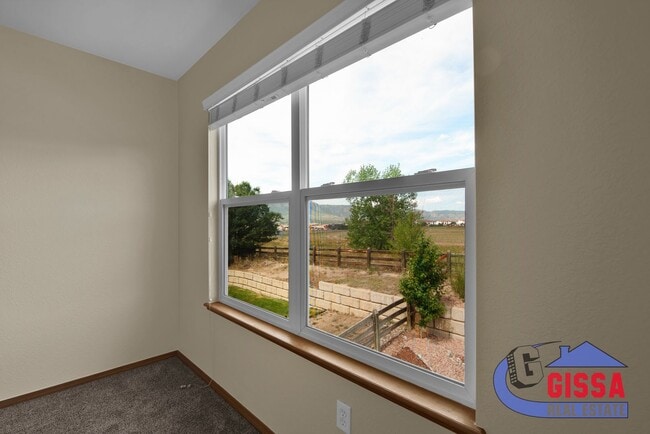 Building Photo - Beautiful home with 4 BR, 3.5 BA, 2 CAR wi...