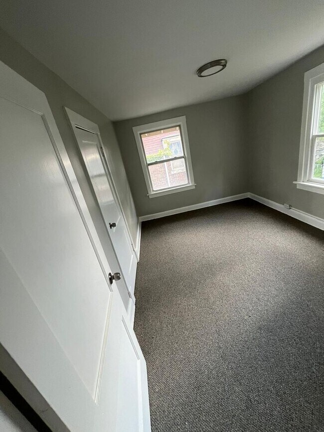 Building Photo - Custom updated rental! All new!