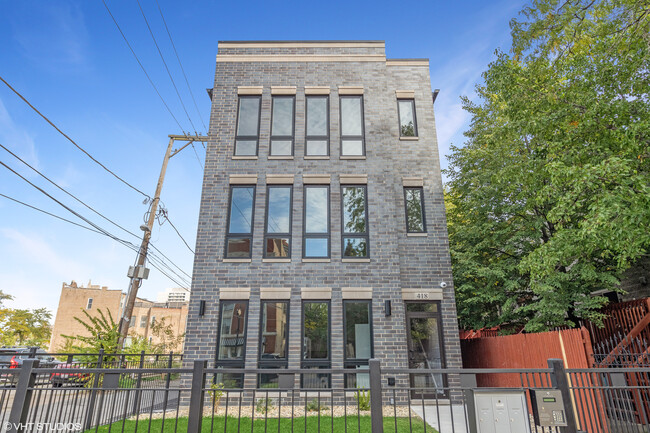Primary Photo - 418 E Oakwood Blvd