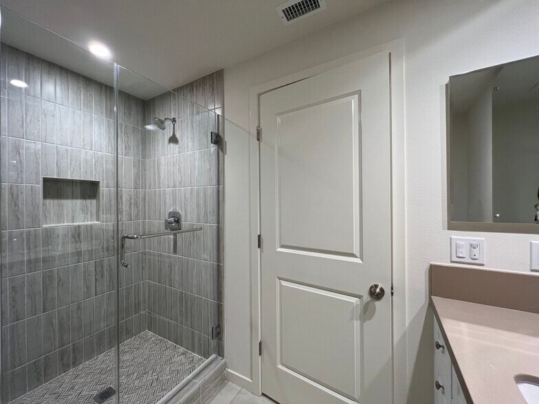 Building Photo - 104 Sugarwood