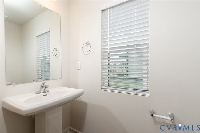 Building Photo - 5327 Chamberlayne Rd