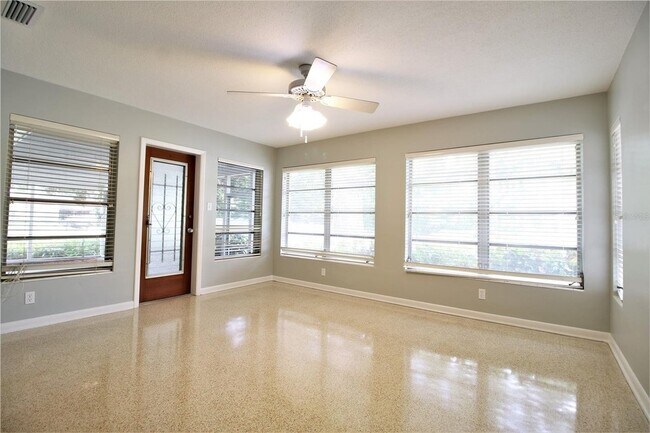 Building Photo - 1001 Brookside Dr