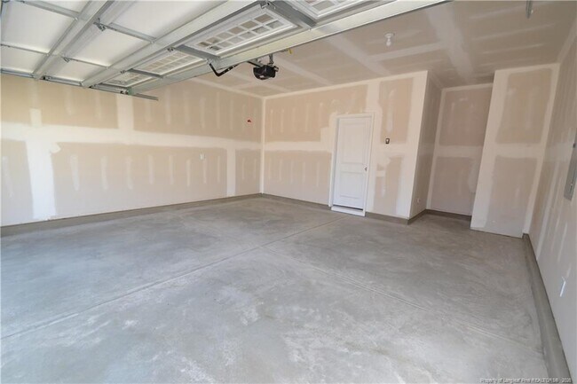 Building Photo - 421 Canyon Spring Trl