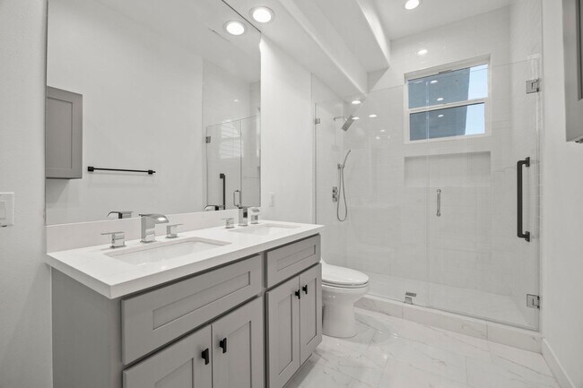 Building Photo - Modern Elegance Meets Scenic Privacy in Be...