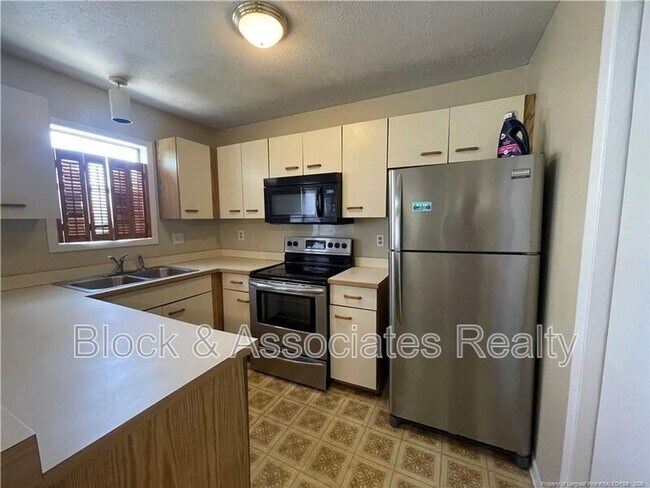 Building Photo - 1000 Wood Creek Dr
