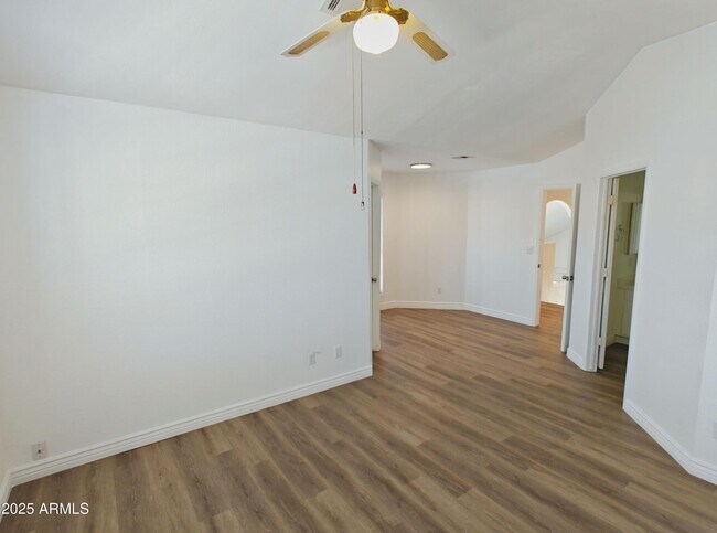 Building Photo - 1121 W Manor St