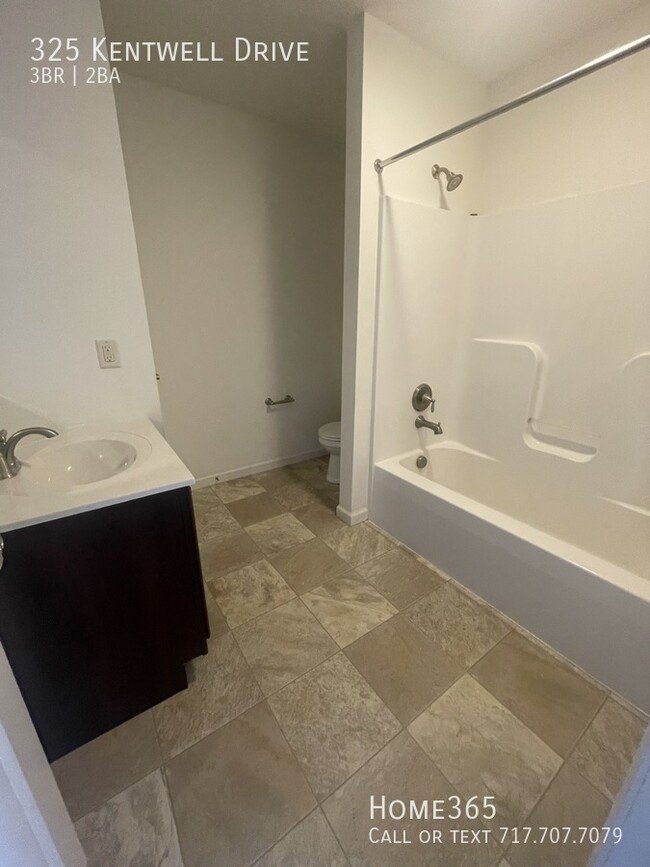 Building Photo - Beautiful 3 bedroom, 2 bathroom now availa...
