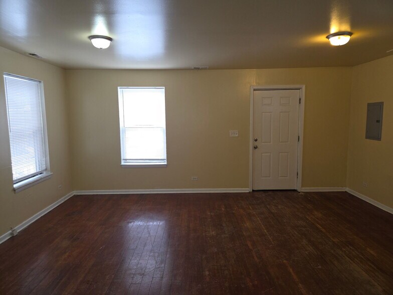 Building Photo - 6669 S Michigan Ave