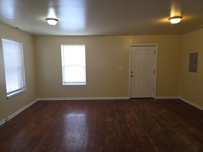 Building Photo - 6669 S Michigan Ave