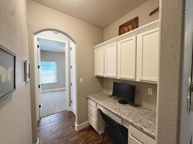 Building Photo - 6801 Prom Ave NE