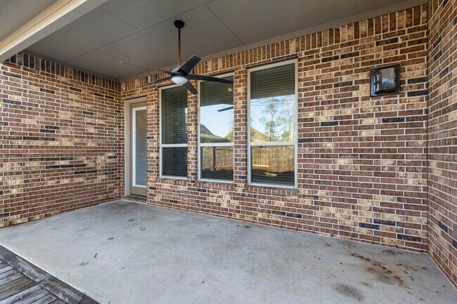 Building Photo - 18855 Collins View Dr