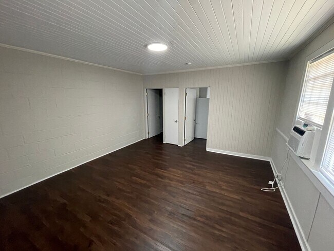 Building Photo - New Bern 505