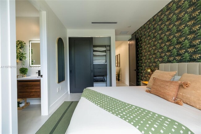 Building Photo - 8850 NE 8th Ct