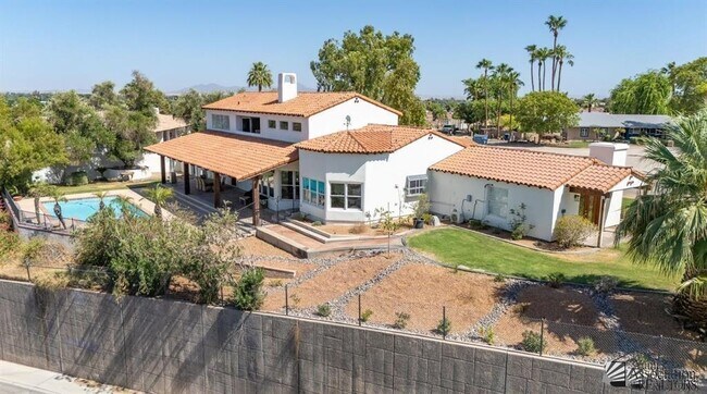 Building Photo - 1645 W El Paseo Real