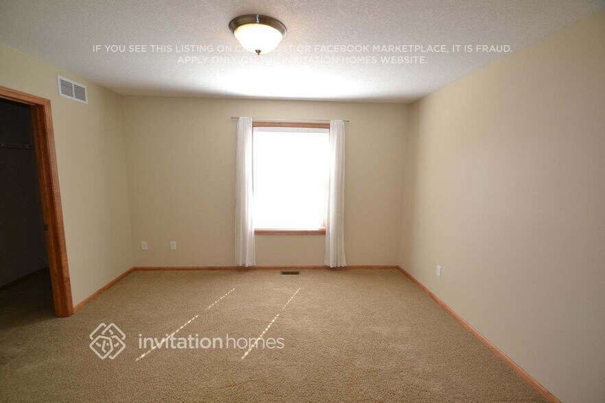 Building Photo - 3038 Walden Dr