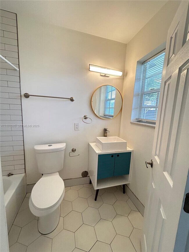 Building Photo - 571 NE 67th St