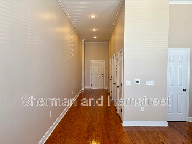 Building Photo - 1204 Broad St