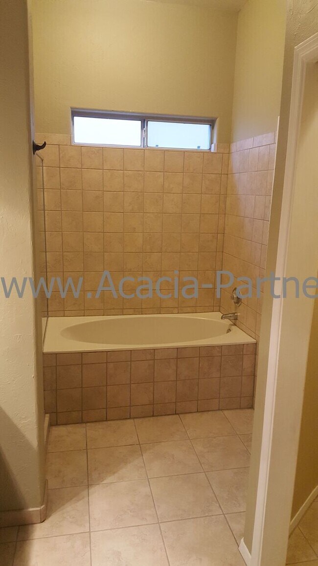 Building Photo - Great Property in Mesquite Creek II with M...