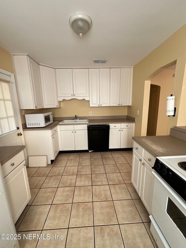 Building Photo - 1359 Stimson St