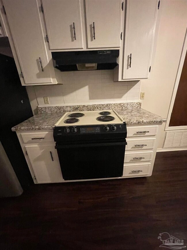 Building Photo - 10049 Hillview Rd