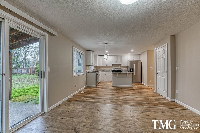 Building Photo - Wonderful 2 Story 3 Bed 2.5 Bath Home in Five Corners!