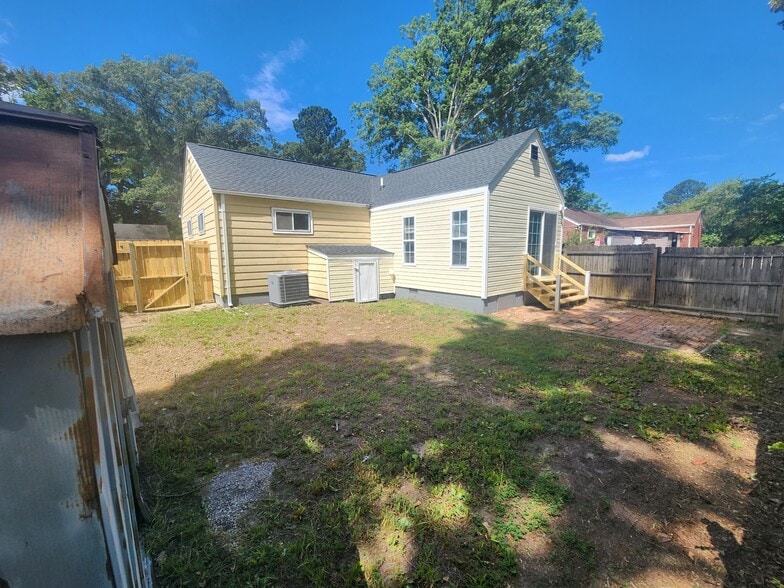 Building Photo - 136 Banneker Dr
