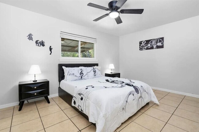 Building Photo - 6509 Sunstrip Dr