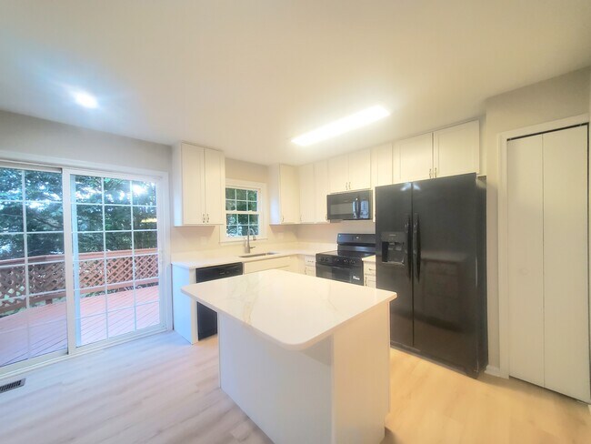 Building Photo - 14142 Betsy Ross Ln