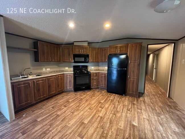 Building Photo - 125 Coachlight Dr