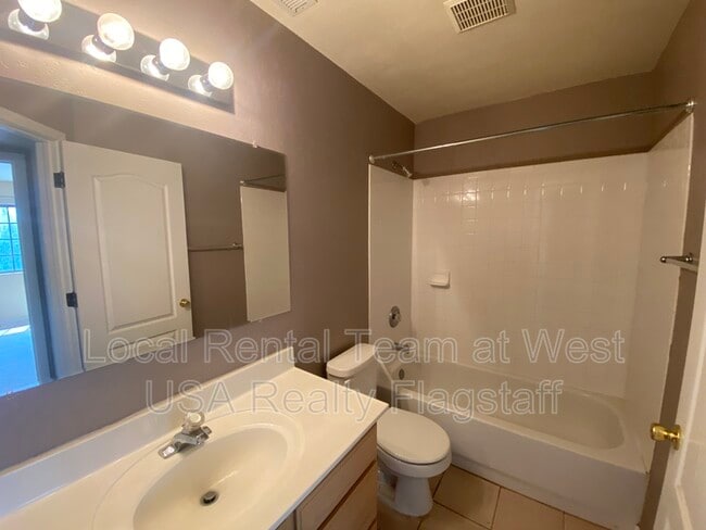 Building Photo - 5324 E Boulder Run Dr