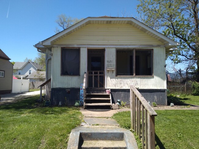 Building Photo - Updated 2 Bedroom SW Canton House for Rent