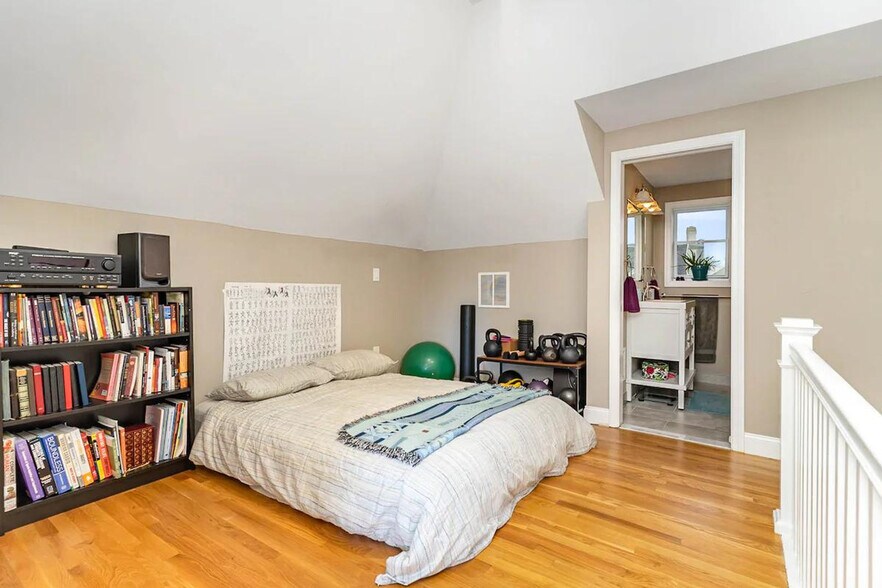 Building Photo - 5 Piedmont St