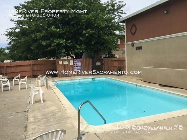 Building Photo - Spacious Two Bedroom 1.5 Bath Condo
