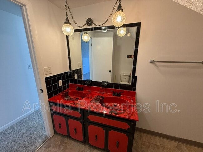 Building Photo - 505 Duel Ln