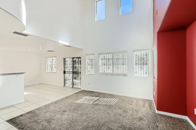 Building Photo - 2 Story with Vaulted Ceiling and All Kitchen Appliances