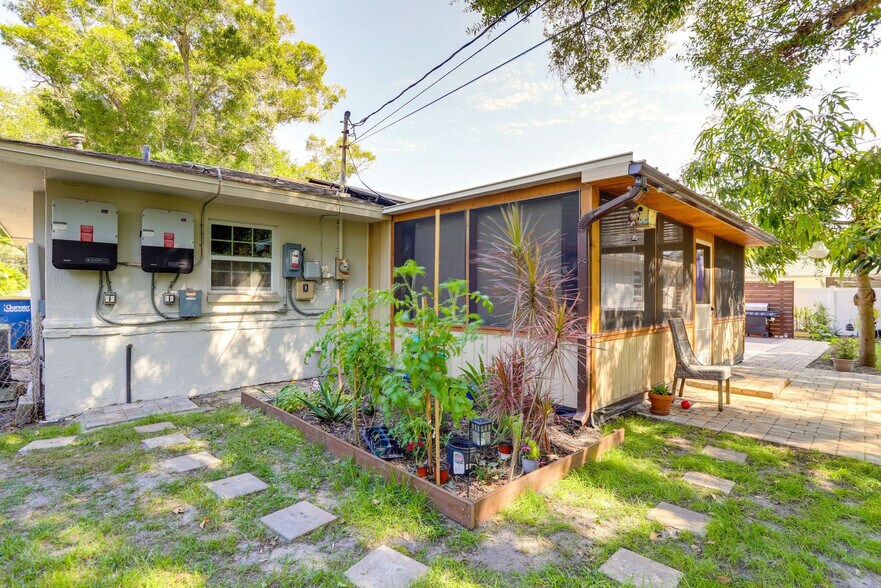 Building Photo - 12 S Arcturas Ave