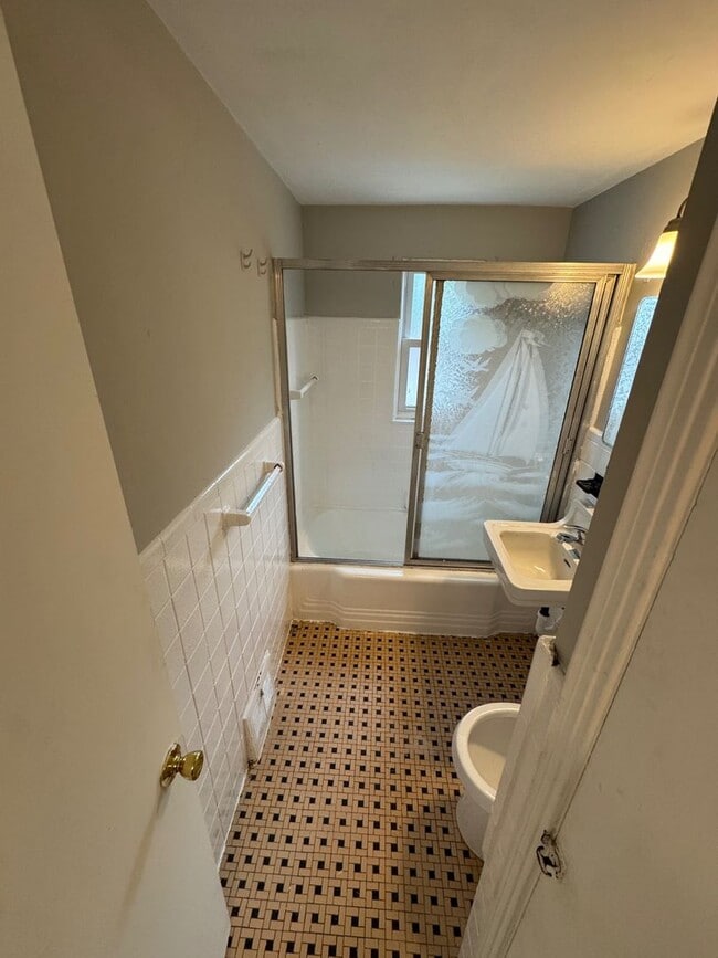 Building Photo - 414-416 E 222 ST