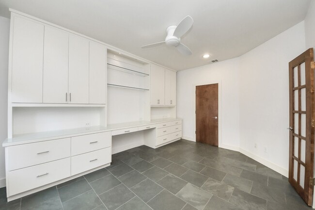 Building Photo - 1610 Calumet St