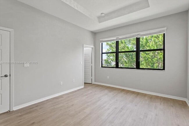 Building Photo - 635 NE 191st Terrace