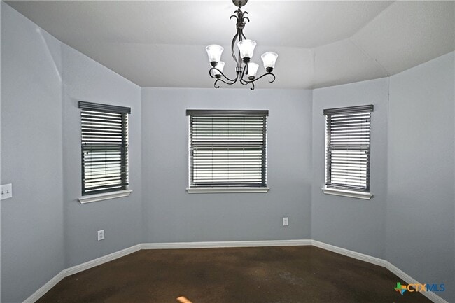 Building Photo - 2207 Hazelwood Dr