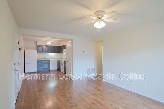 Building Photo - 725 Ridgeside Dr