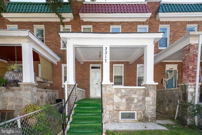 Building Photo - 3317 W Garrison Ave